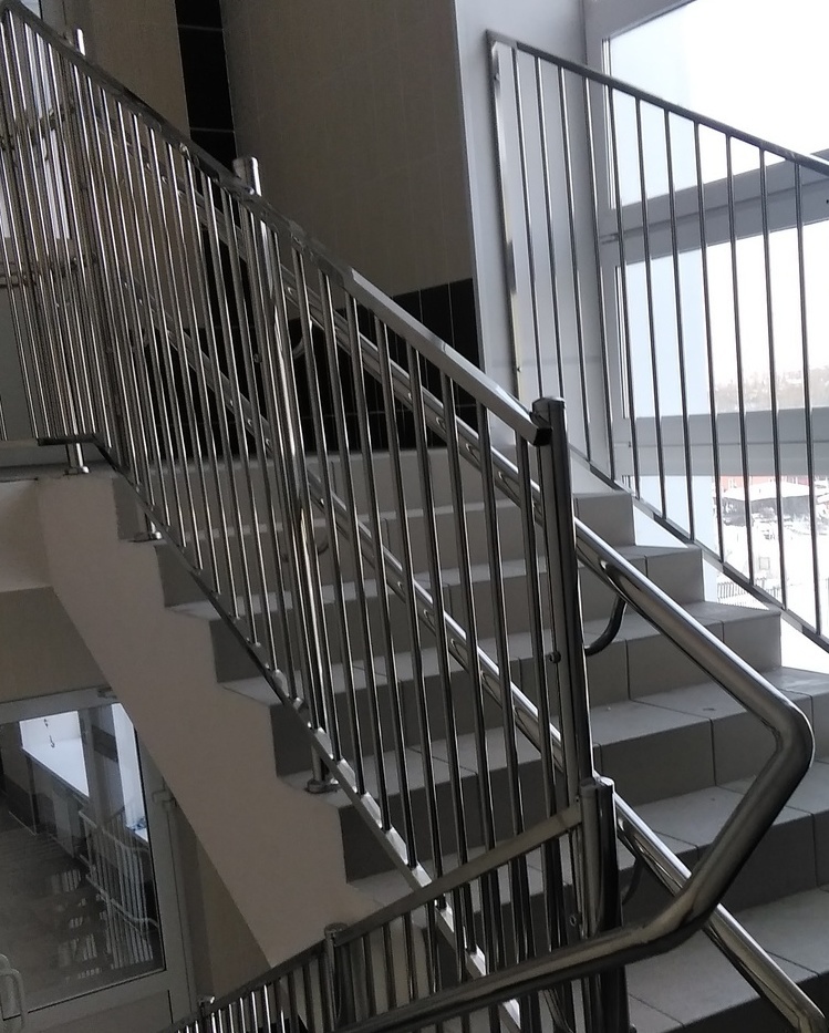 Выполненный заказ — Лестничные ограждения в здании школы №15 г. Томска, ноябрь 2018