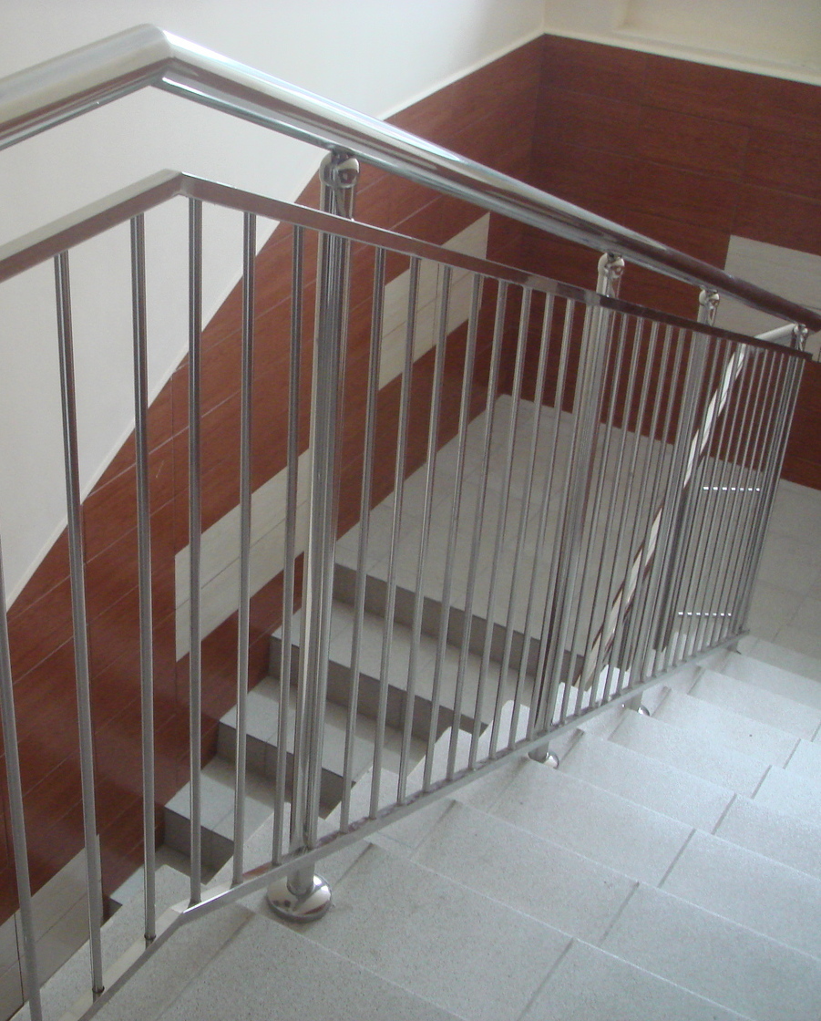 Выполненный заказ — Лестничные ограждения в здании диспансера в пос. Тимирязево, г. Томск, март 2018