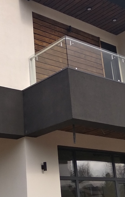 Выполненный заказ — Ограждения балконов из несущего стекла на "камертонах", коттеджный поселок Еловый Ручей,  г. Томск, октябрь 2019