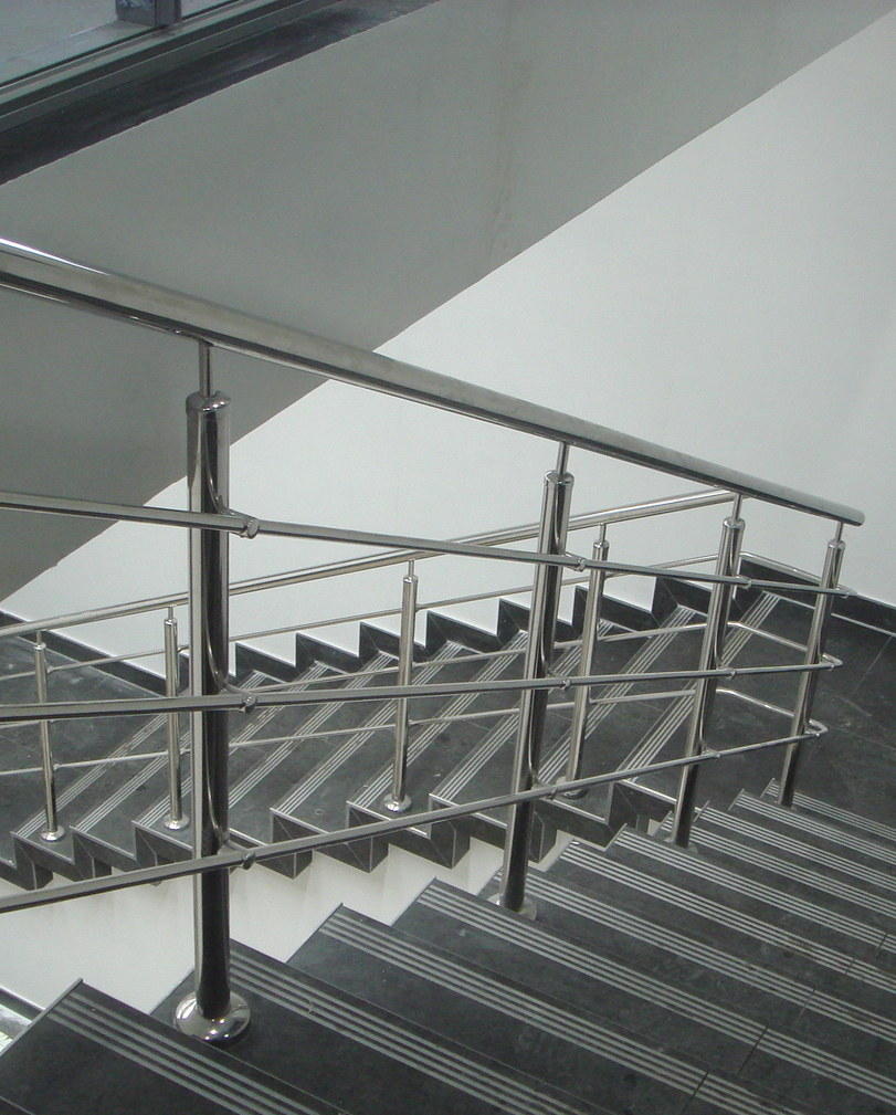 Выполненный заказ — лестничные ограждения в офисном здании в пос. Лоскутово, г. Томск, январь 2018