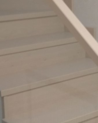 Выполненный заказ — Лестничные ограждения с несущим стеклом и деревянным поручнем в частном доме в пос. Серебряный бор, март 2019