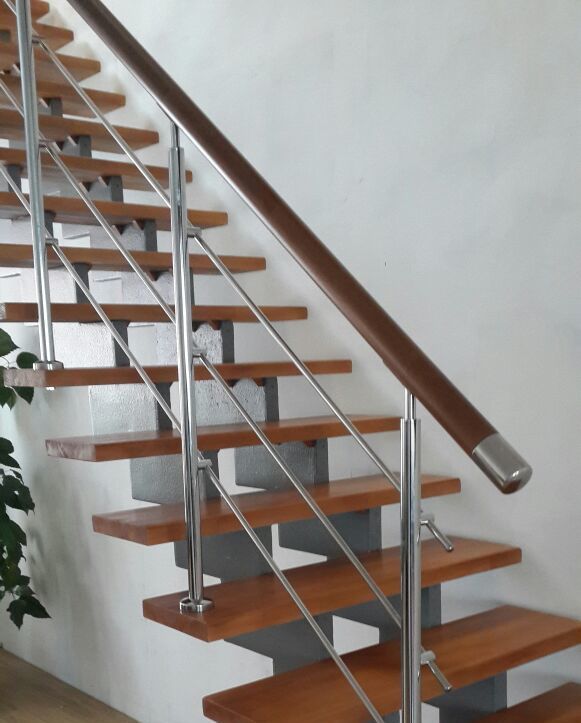 Выполненный заказ — Лестничные ограждения в частном коттедже на ул. Каспийской, г. Томск, январь 2018