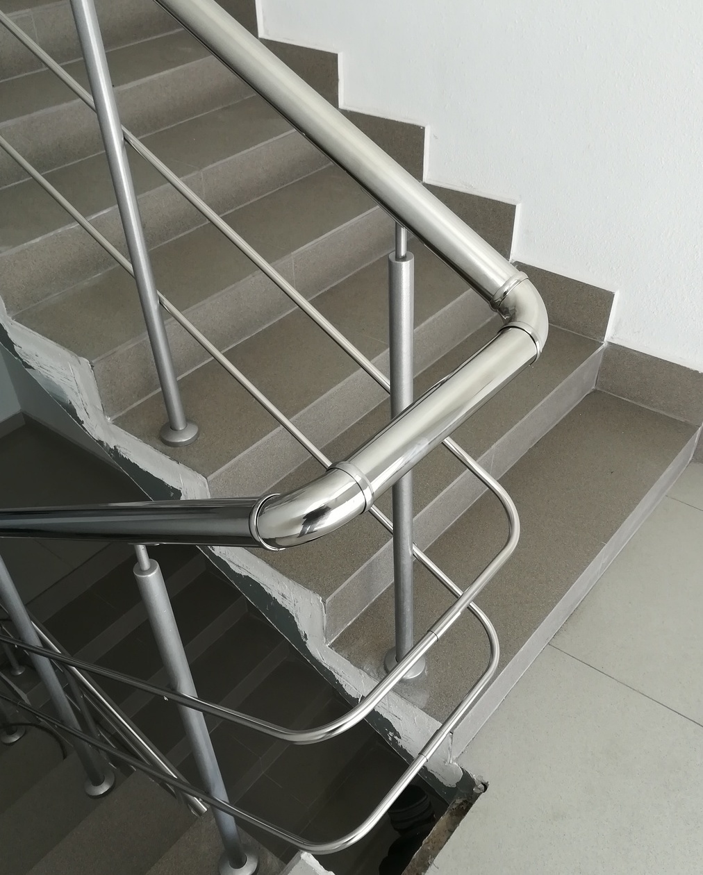 Выполненный заказ — Лестничные ограждения в офисном здании на ул. Баумана, г. Кемерово, март 2018