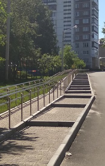 Выполненный заказ — Пандусные ограждения у Детского Сада №62 , г.Томск, июль 2019